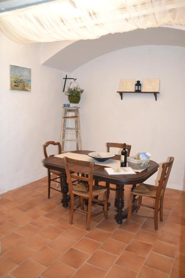 St Jean Du Gard : Spacious Apartment With Use Of Pool Saint-Jean-du-Gard Eksteriør billede