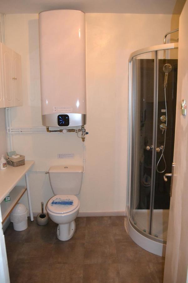 St Jean Du Gard : Spacious Apartment With Use Of Pool Saint-Jean-du-Gard Eksteriør billede